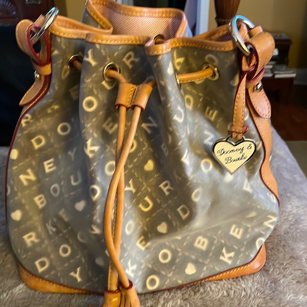 Dooney & Bourke